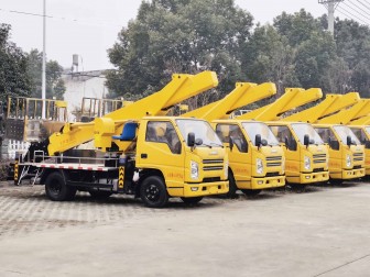 江鈴順達藍牌27米直臂高空作業(yè)車6臺發(fā)新疆